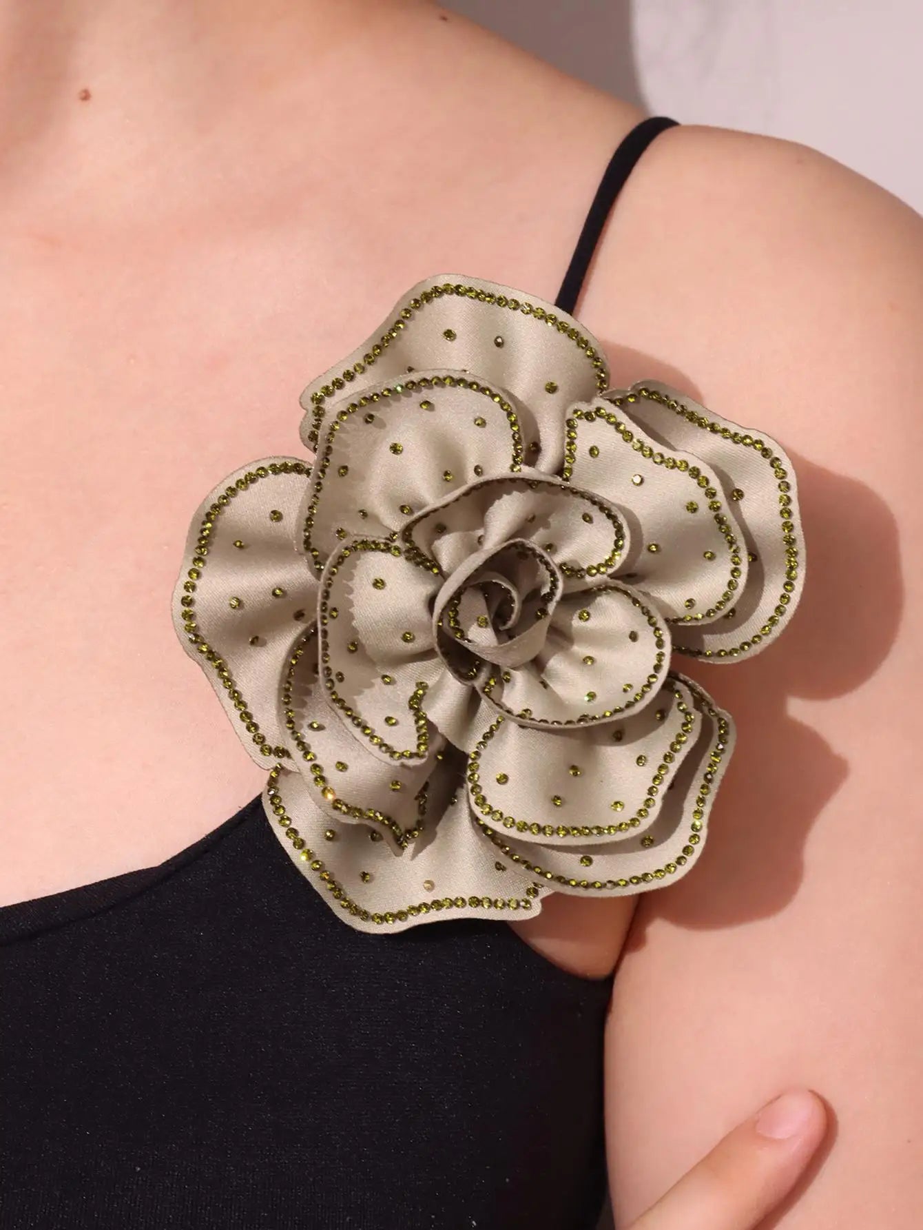 Retro Style Zirconia Fabric Flower Brooch